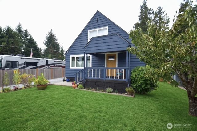 Property photo for 12537 19th Avenue Ne, Seattle photo 3