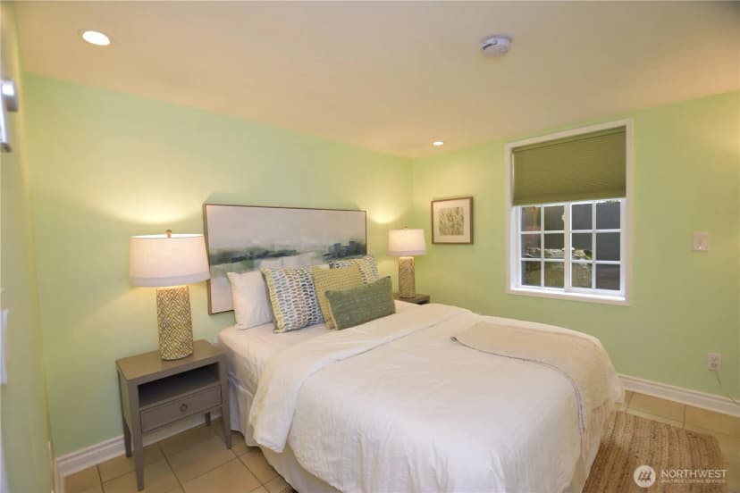 Property photo for 12537 19th Avenue Ne, Seattle photo 31