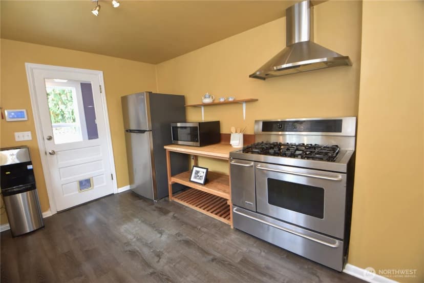 Property photo for 12537 19th Avenue Ne, Seattle photo 12