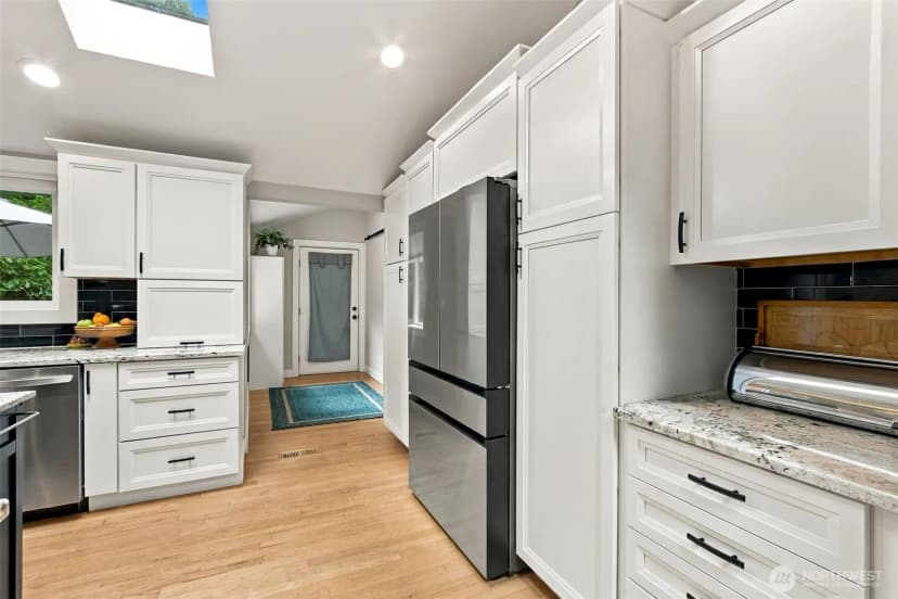 Property photo for 425 Jasmine Place Nw, Issaquah photo 12