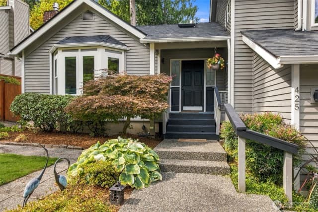 Property photo for 425 Jasmine Place Nw, Issaquah photo 3