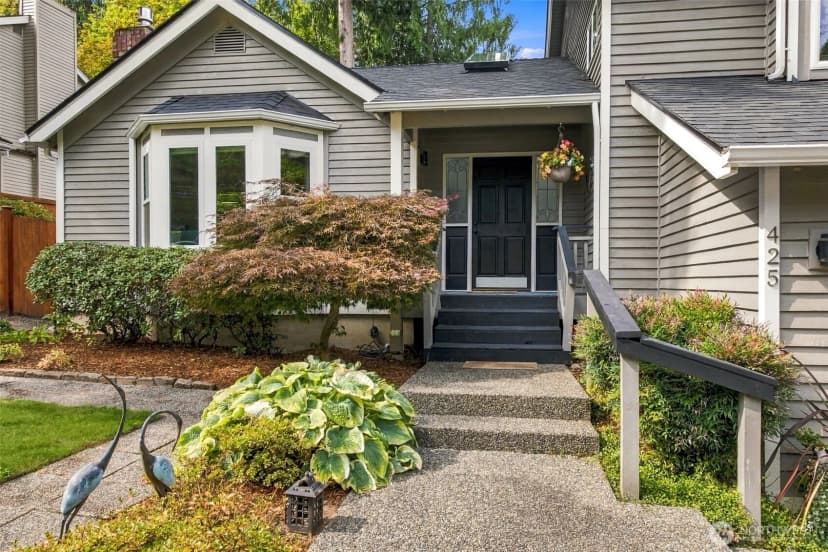 Property photo for 425 Jasmine Place Nw, Issaquah photo 3