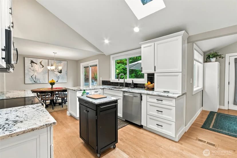 Property photo for 425 Jasmine Place Nw, Issaquah photo 10