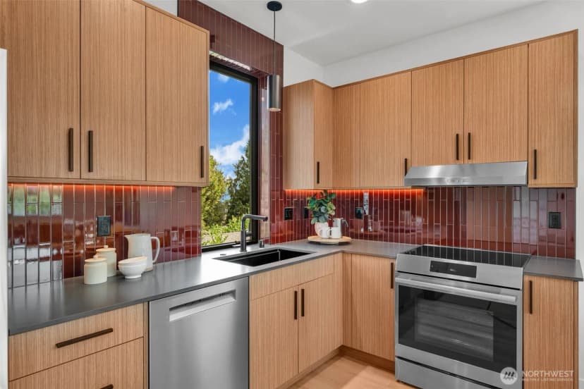 Property photo for 6700 52nd Avenue S, Seattle photo 11