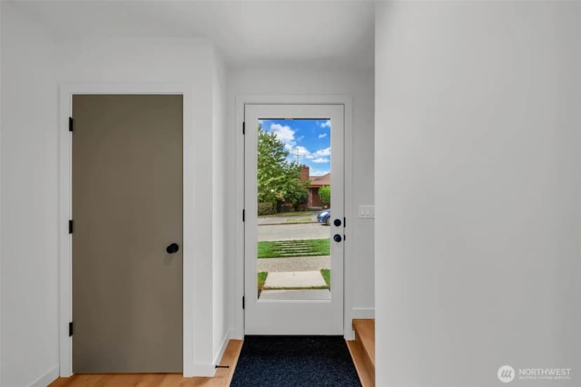 Property photo for 6700 52nd Avenue S, Seattle photo 3