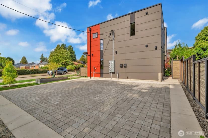 Property photo for 6700 52nd Avenue S, Seattle photo 19