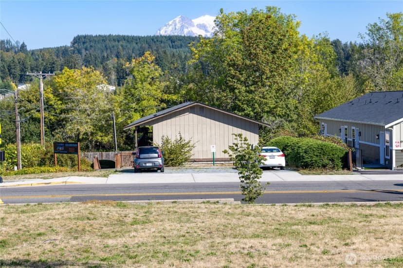 Property photo for 222 Washington Avenue N, Eatonville photo 11