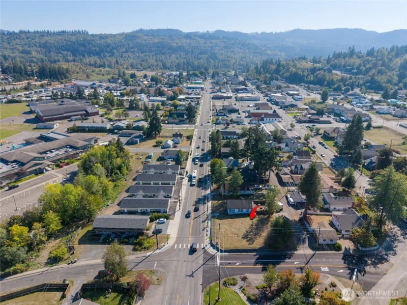 Property photo for 222 Washington Avenue N, Eatonville photo 21