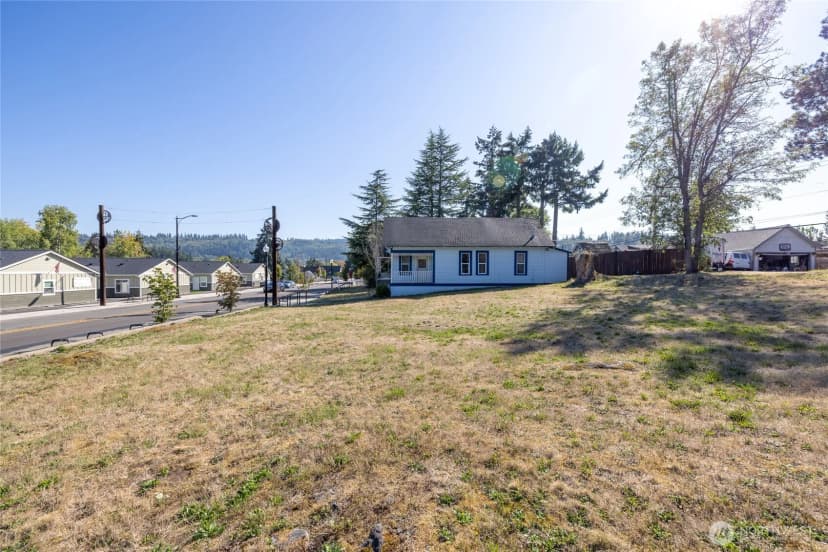 Property photo for 222 Washington Avenue N, Eatonville photo 8