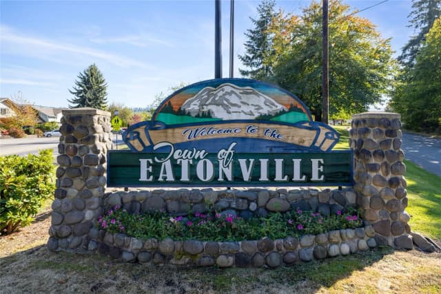 Property photo for 222 Washington Avenue N, Eatonville photo 2