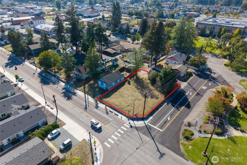 Property photo for 222 Washington Avenue N, Eatonville