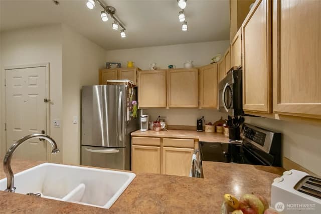 Property photo for 5400 Harbour Pointe Boulevard #k102, Mukilteo photo 4
