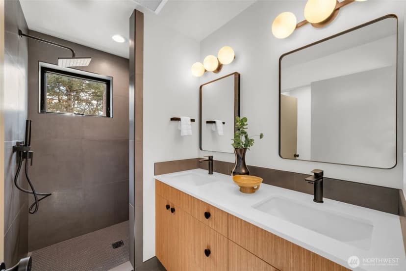 Property photo for 6702 52nd Avenue S, Seattle photo 13