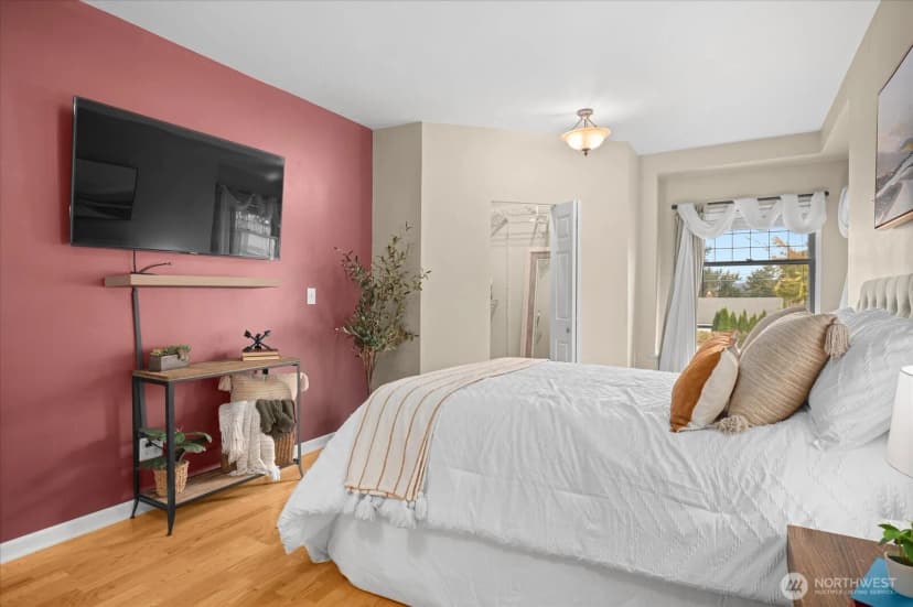 Property photo for 916 E Marine View Drive, Everett photo 16