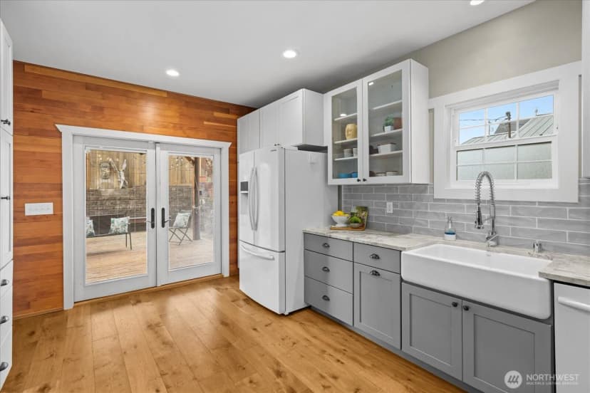 Property photo for 916 E Marine View Drive, Everett photo 13