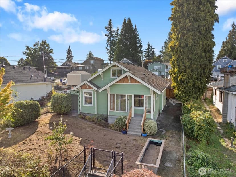 Property photo for 916 E Marine View Drive, Everett photo 2