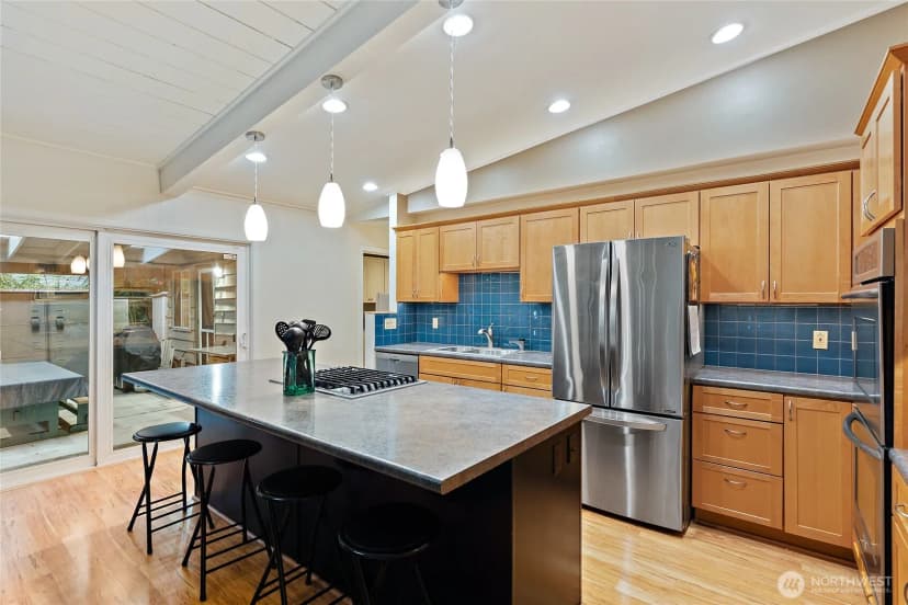 Property photo for 18483 47th Place Ne, Lake Forest Park photo 10