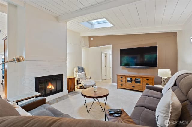 Property photo for 18483 47th Place Ne, Lake Forest Park photo 4