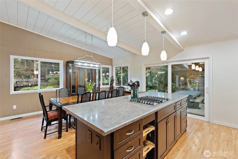 Property photo for 18483 47th Place Ne, Lake Forest Park photo 8
