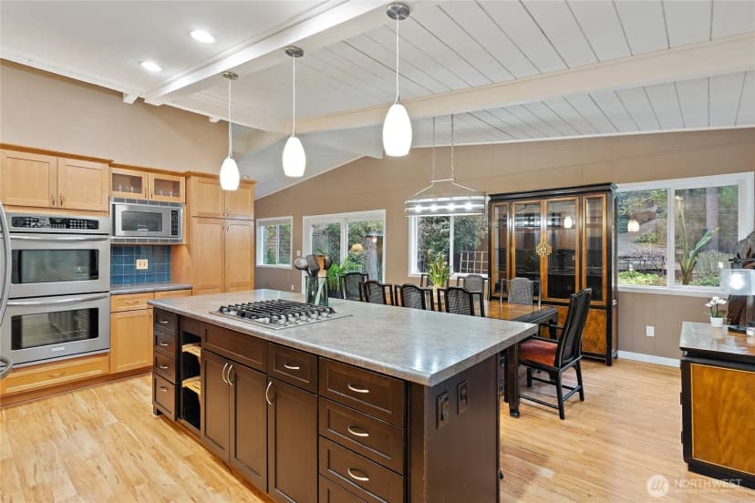 Property photo for 18483 47th Place Ne, Lake Forest Park photo 9