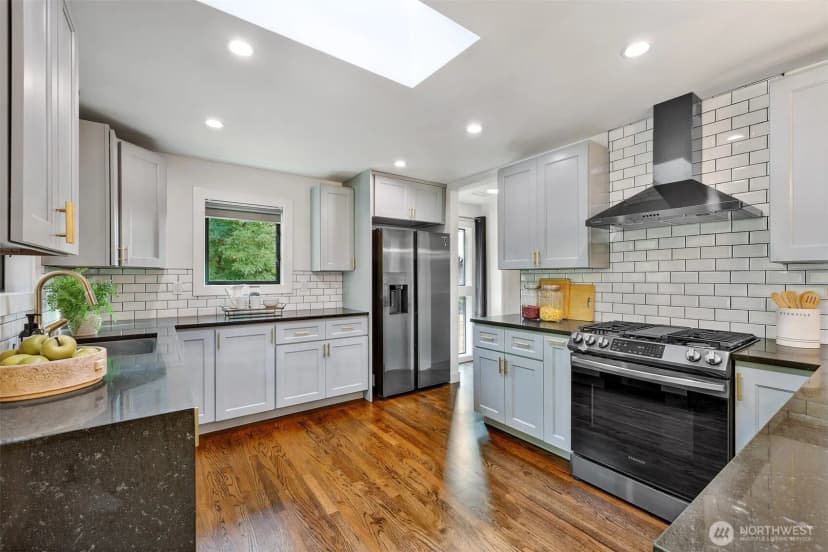 Property photo for 5818 S 18th Avenue S, Seattle photo 11