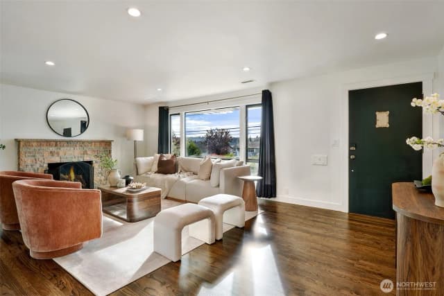 Property photo for 5818 S 18th Avenue S, Seattle photo 4
