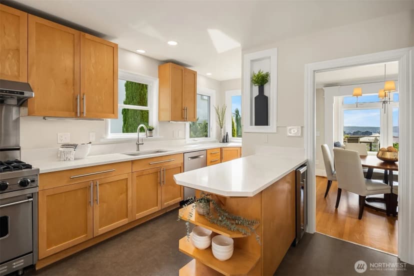 Property photo for 163 Ward Street, Seattle photo 12