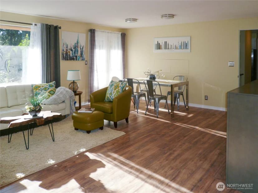 Property photo for 11321 30th Avenue Ne, Seattle photo 4