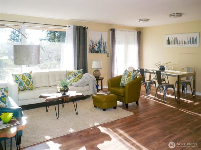 Property photo for 11321 30th Avenue Ne, Seattle photo 3