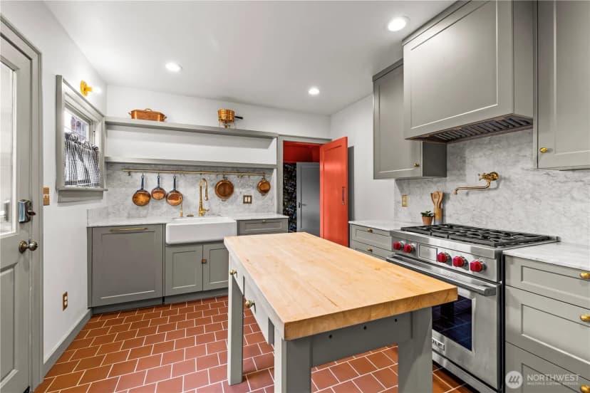 Property photo for 2355 45th Avenue Sw, Seattle photo 12