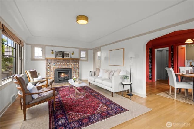 Property photo for 2355 45th Avenue Sw, Seattle photo 4