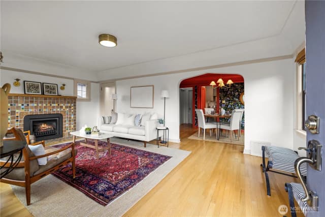 Property photo for 2355 45th Avenue Sw, Seattle photo 3
