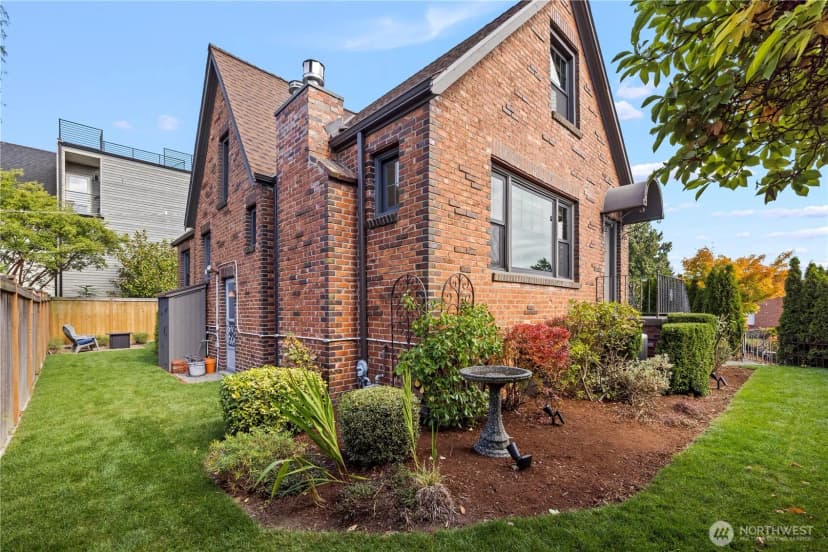 Property photo for 2355 45th Avenue Sw, Seattle photo 32