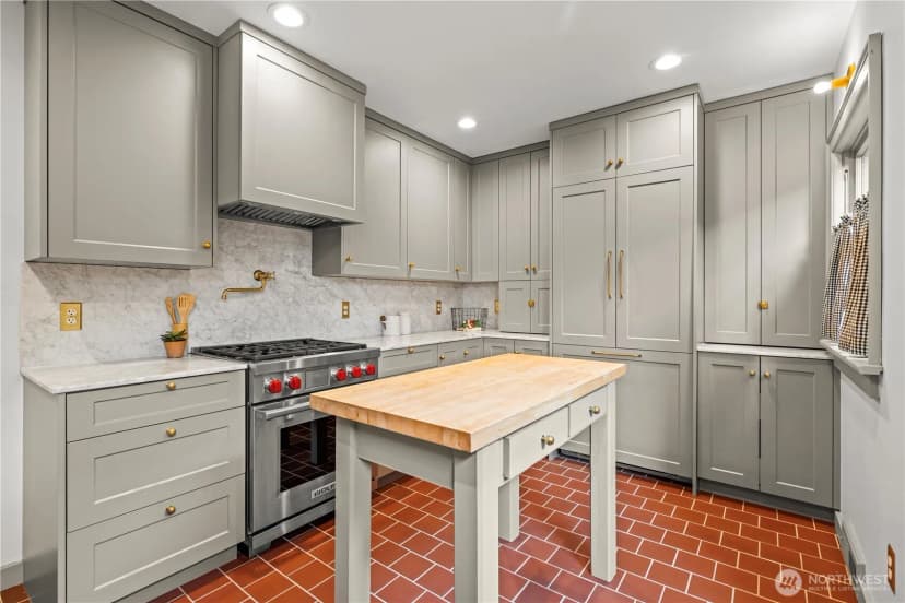 Property photo for 2355 45th Avenue Sw, Seattle photo 10