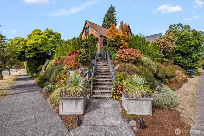 Property photo for 2355 45th Avenue Sw, Seattle photo 2