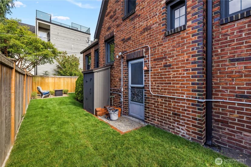 Property photo for 2355 45th Avenue Sw, Seattle photo 31
