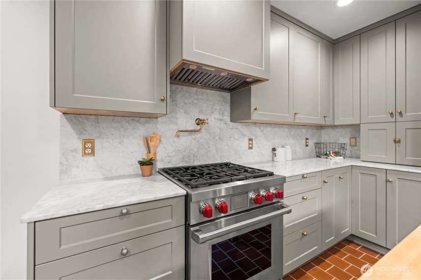 Property photo for 2355 45th Avenue Sw, Seattle photo 11