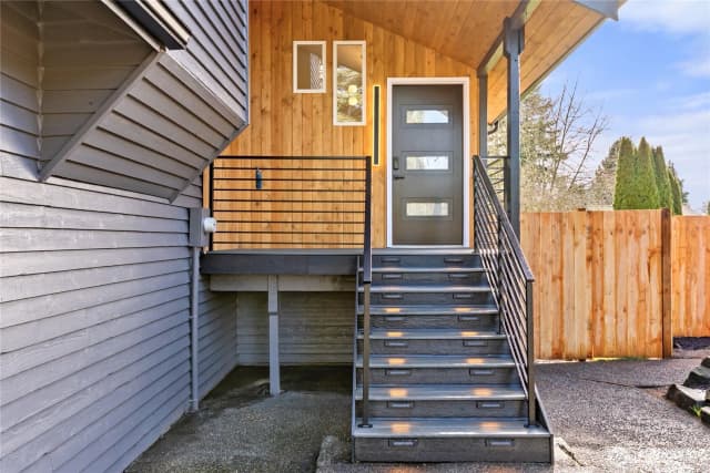 Property photo for 20733 Elberta Road, Lynnwood photo 4