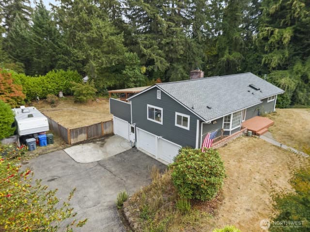 Property photo for 10827 Williams Way Sw, Lakewood photo 2