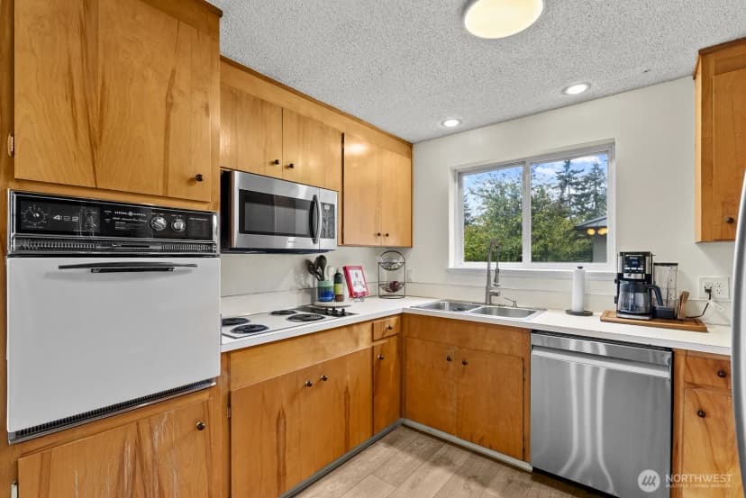 Property photo for 10827 Williams Way Sw, Lakewood photo 13