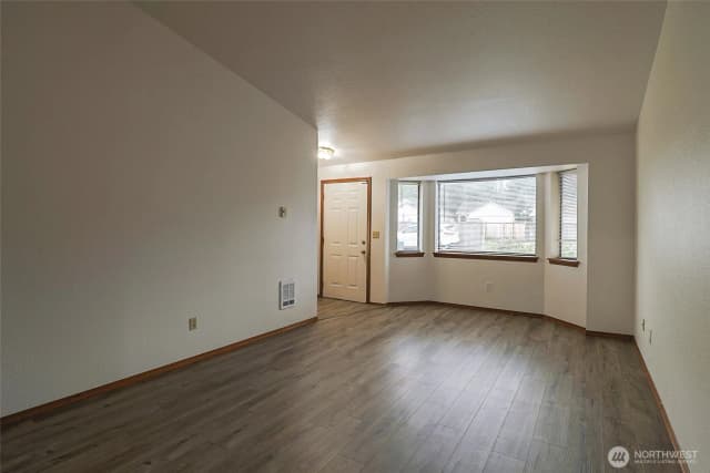 Property photo for 1902 74th Street Ct E, Tacoma photo 4