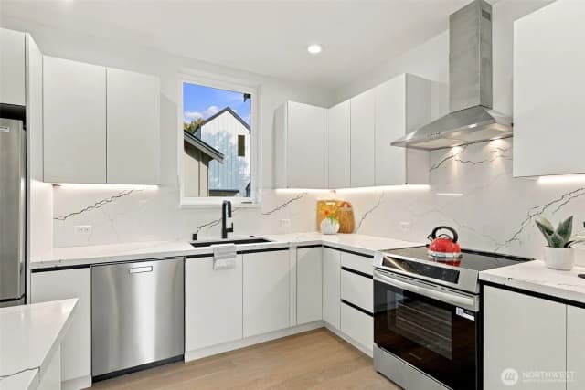 Property photo for 12032 Hiram Place Ne, Seattle photo 4