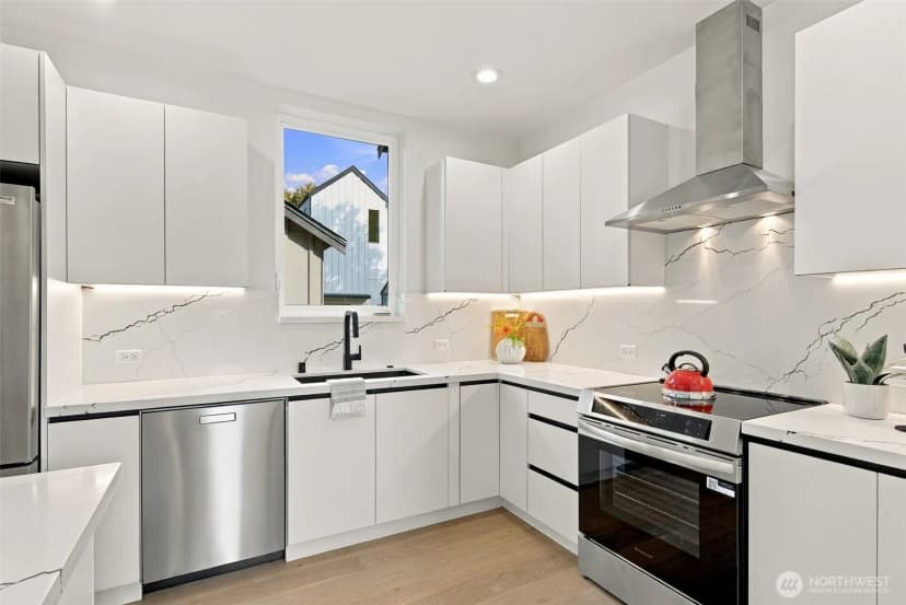 Property photo for 12032 Hiram Place Ne, Seattle photo 4