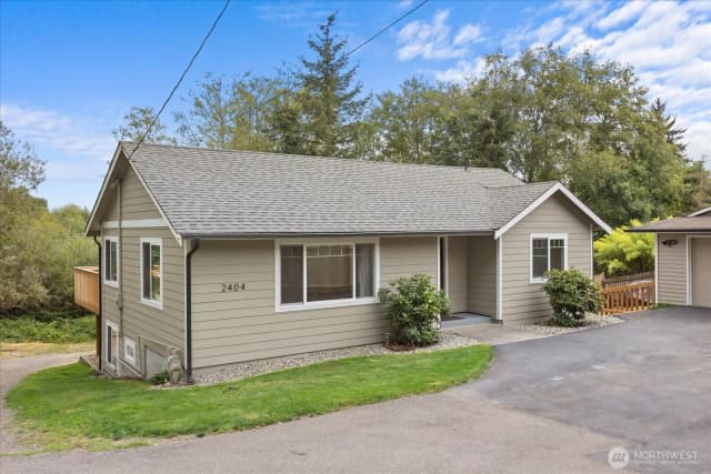 Property photo for 2404 Ravenna Street, Everett photo 4