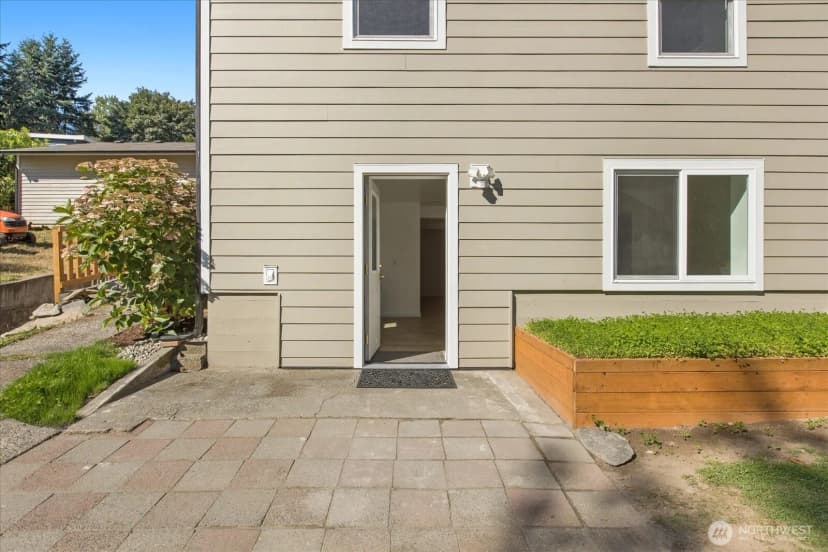 Property photo for 2404 Ravenna Street, Everett photo 16