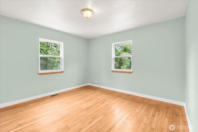 Property photo for 2404 Ravenna Street, Everett photo 11