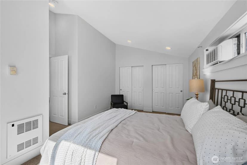 Property photo for 5013 40th Avenue Ne, Seattle photo 10