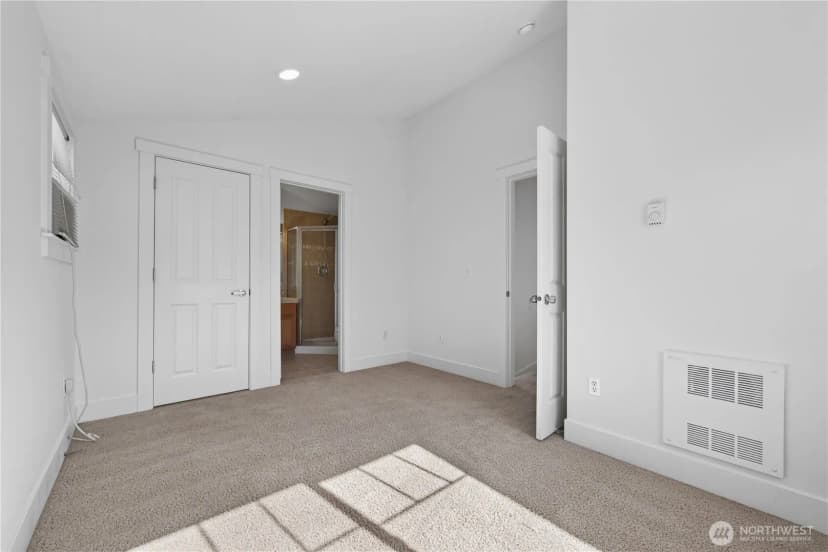 Property photo for 5013 40th Avenue Ne, Seattle photo 16