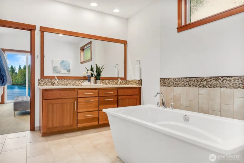 Property photo for 15922 E Shore Drive, Lynnwood photo 17