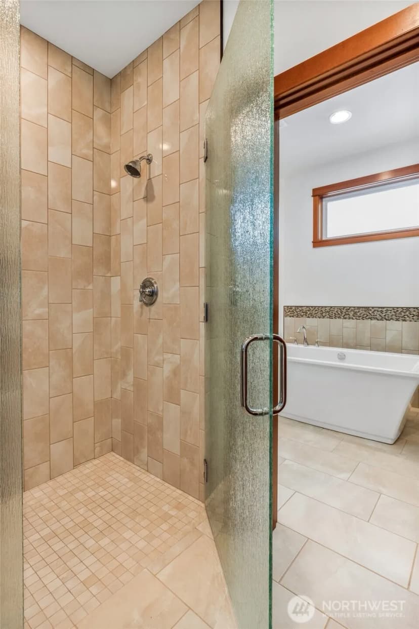 Property photo for 15922 E Shore Drive, Lynnwood photo 18